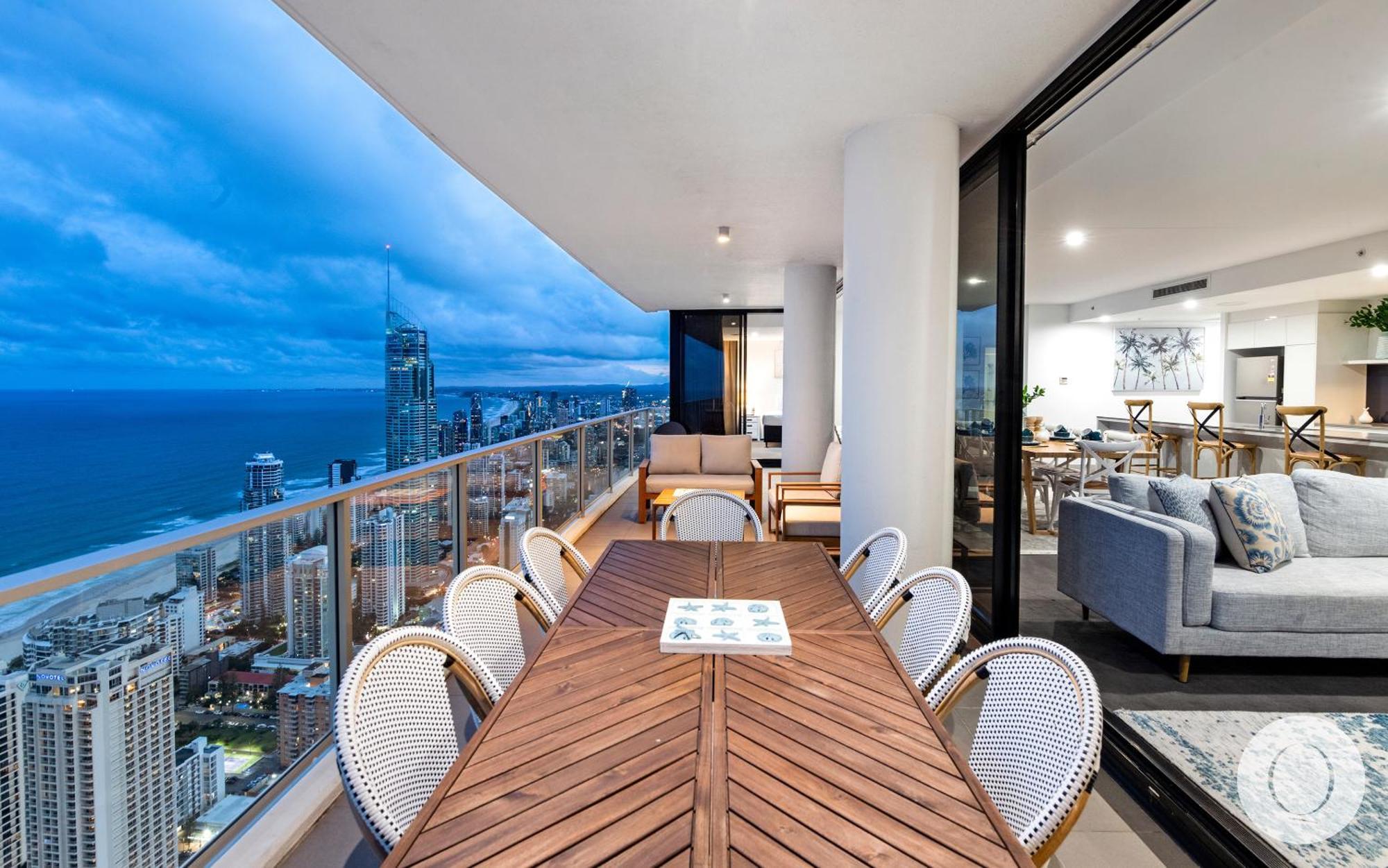 גולד קוסט 5 Bedroom Executive Sub Penthouse In The Heart Of Surfers With Full Ocean Views - Sleeps 12 - Circle On Cavill Amazing!! מראה חיצוני תמונה