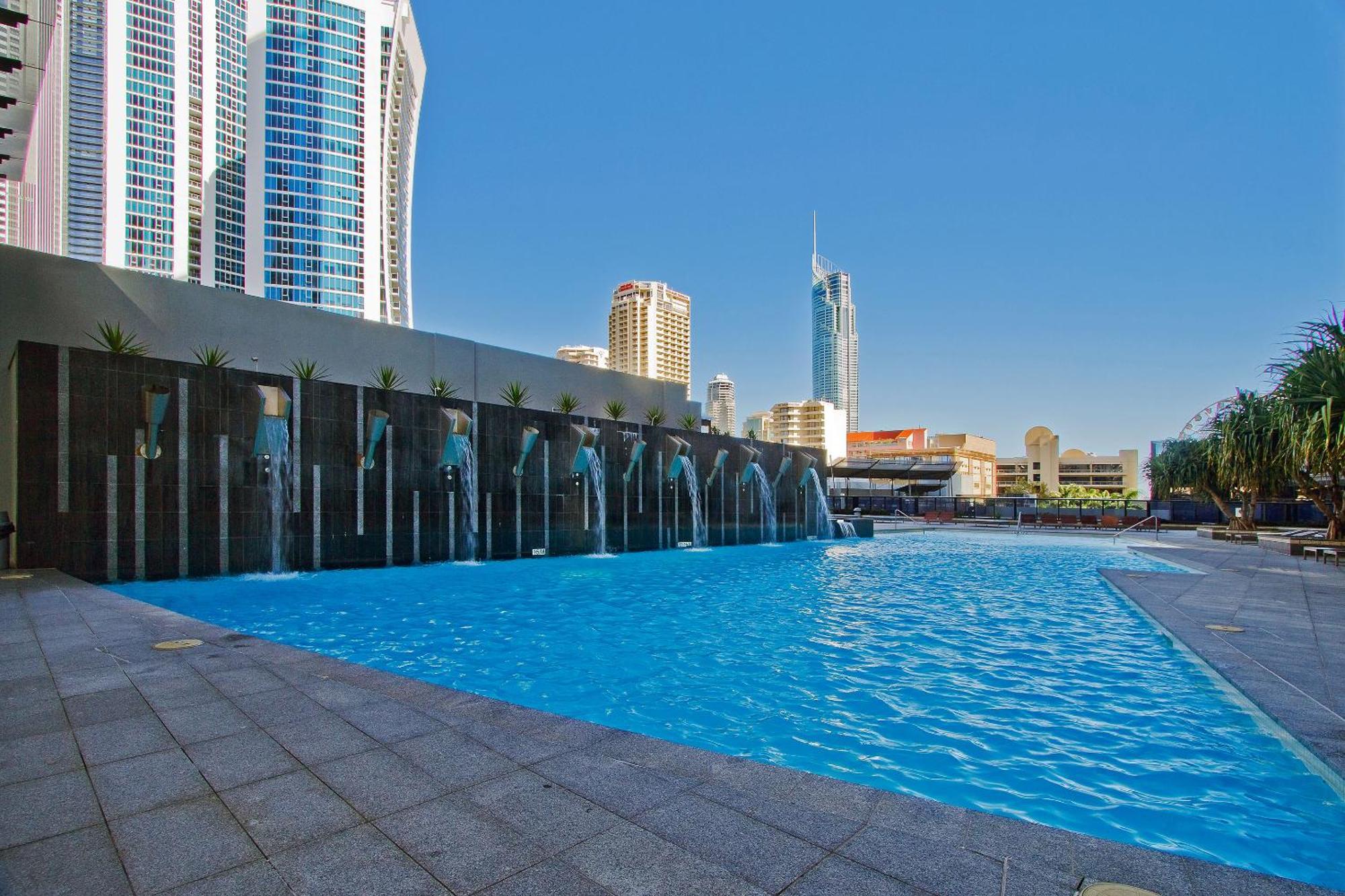 גולד קוסט 5 Bedroom Executive Sub Penthouse In The Heart Of Surfers With Full Ocean Views - Sleeps 12 - Circle On Cavill Amazing!! מראה חיצוני תמונה