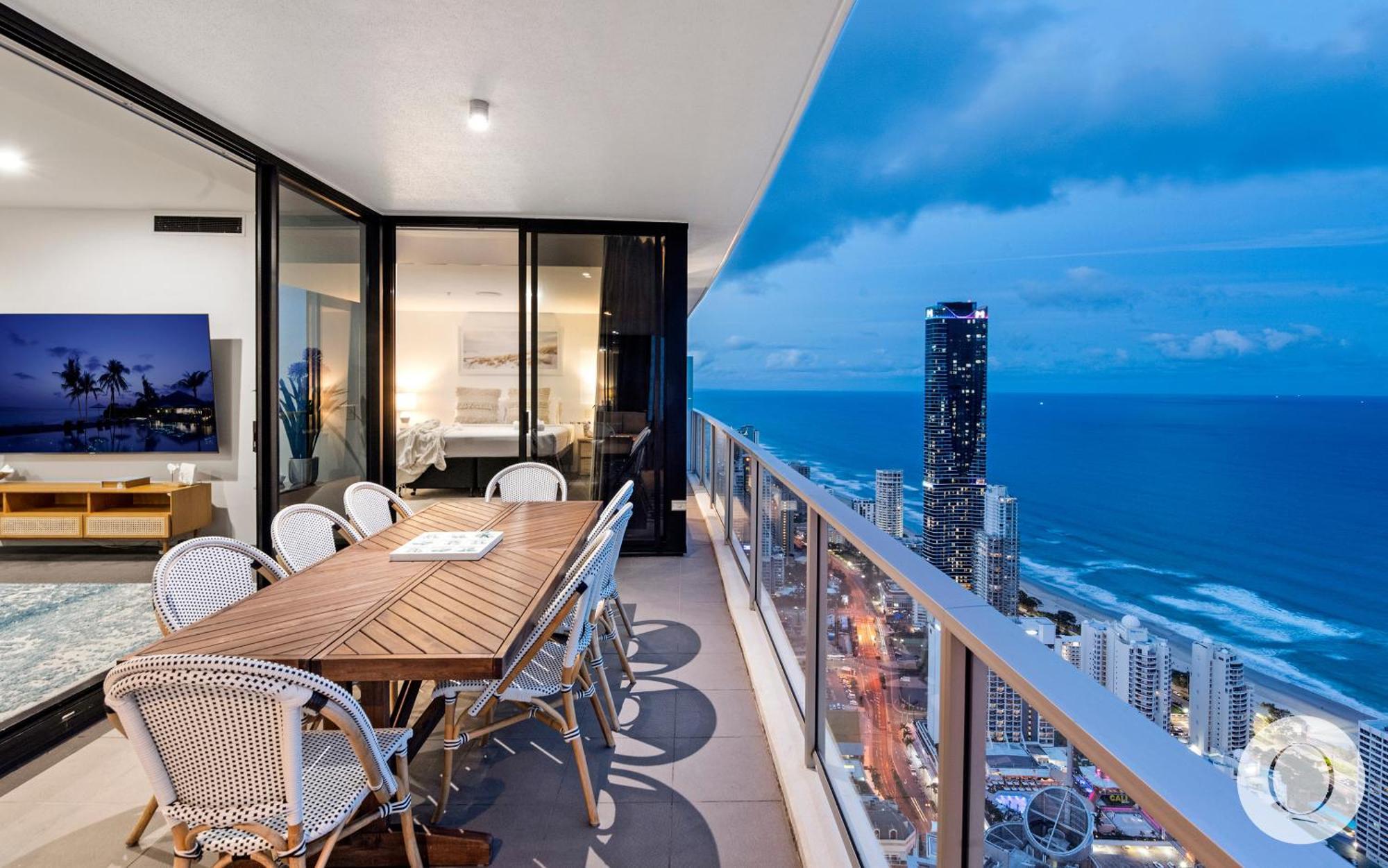 גולד קוסט 5 Bedroom Executive Sub Penthouse In The Heart Of Surfers With Full Ocean Views - Sleeps 12 - Circle On Cavill Amazing!! מראה חיצוני תמונה
