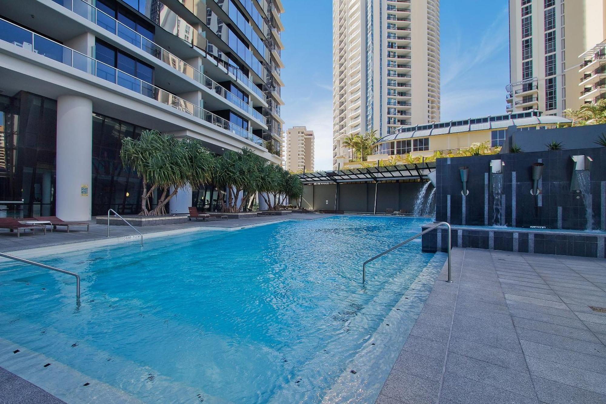 גולד קוסט 5 Bedroom Executive Sub Penthouse In The Heart Of Surfers With Full Ocean Views - Sleeps 12 - Circle On Cavill Amazing!! מראה חיצוני תמונה